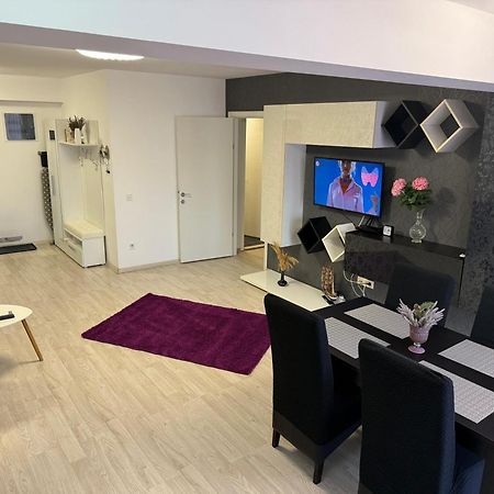 Airport Apartment 70 Squared Meters โอโตเปนี ภายนอก รูปภาพ