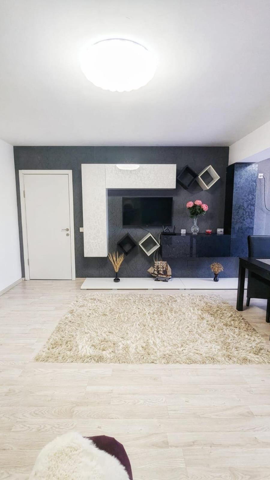 Airport Apartment 70 Squared Meters โอโตเปนี ภายนอก รูปภาพ