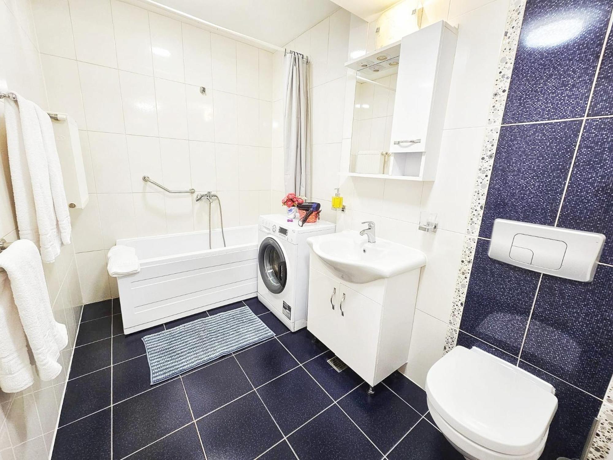 Airport Apartment 70 Squared Meters โอโตเปนี ภายนอก รูปภาพ