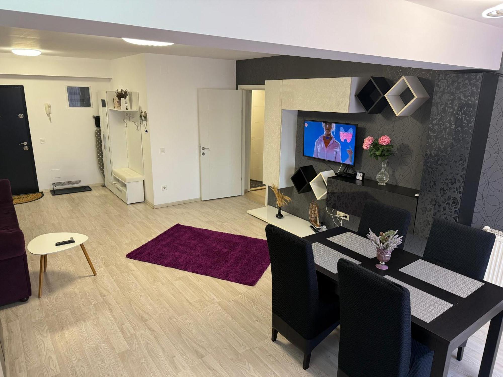 Airport Apartment 70 Squared Meters โอโตเปนี ภายนอก รูปภาพ